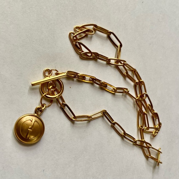 Gucci Gold Tone GG Charm with 18in Gold Plated Chain Necklace - Picture 5 of 8